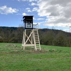 Geschlossene Jagdkanzel aus Siebdruck