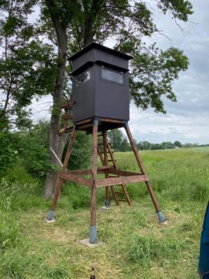 Jagdkanzel „Siebdruck“, geschlossen